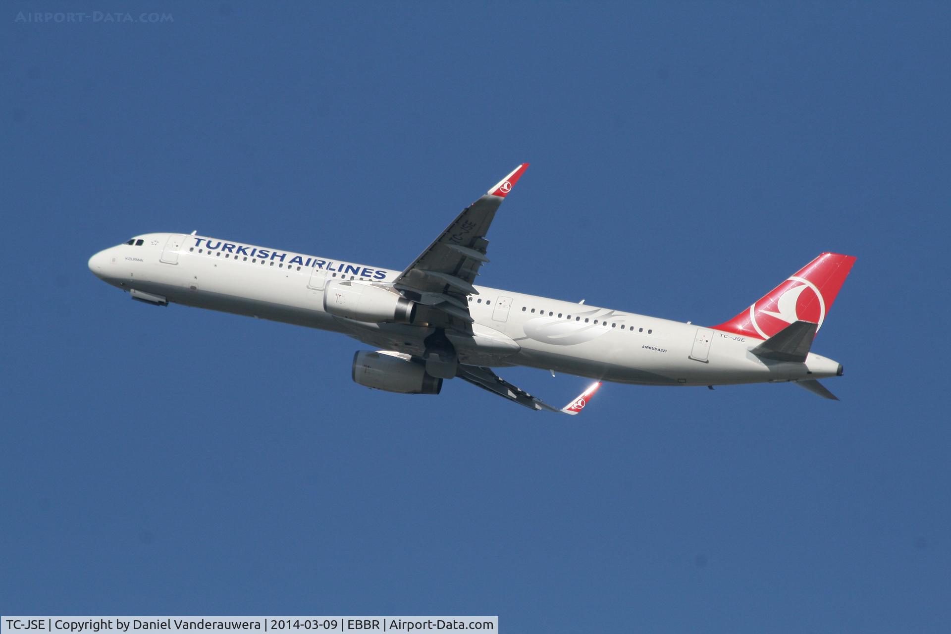 TC-JSE, 2012 Airbus A321-231 C/N 5450, Flight  TK1938 is climbing from RWY 25R