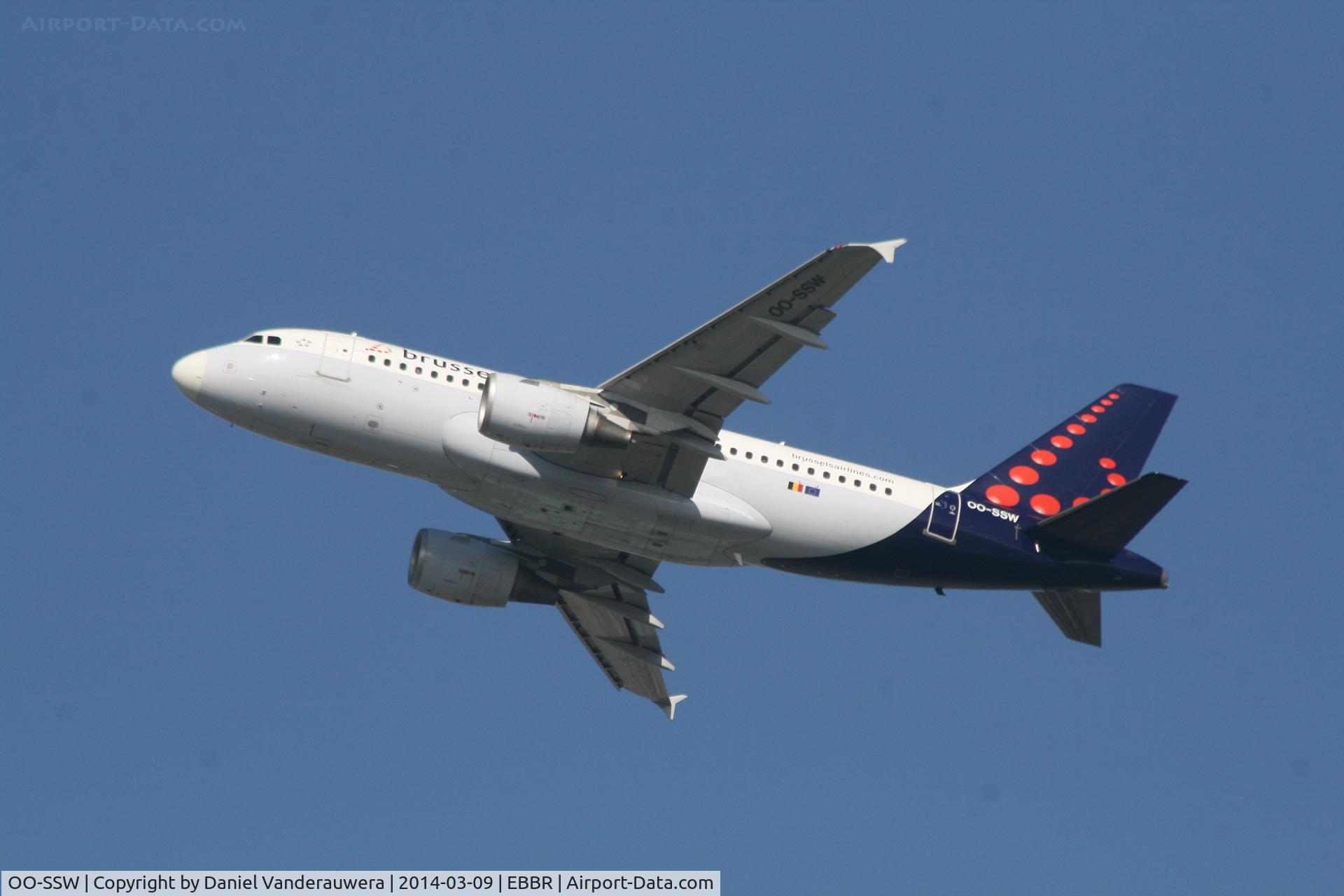 OO-SSW, 2007 Airbus A319-111 C/N 3255, Flight  SN3735  is climbing from RWY 25R