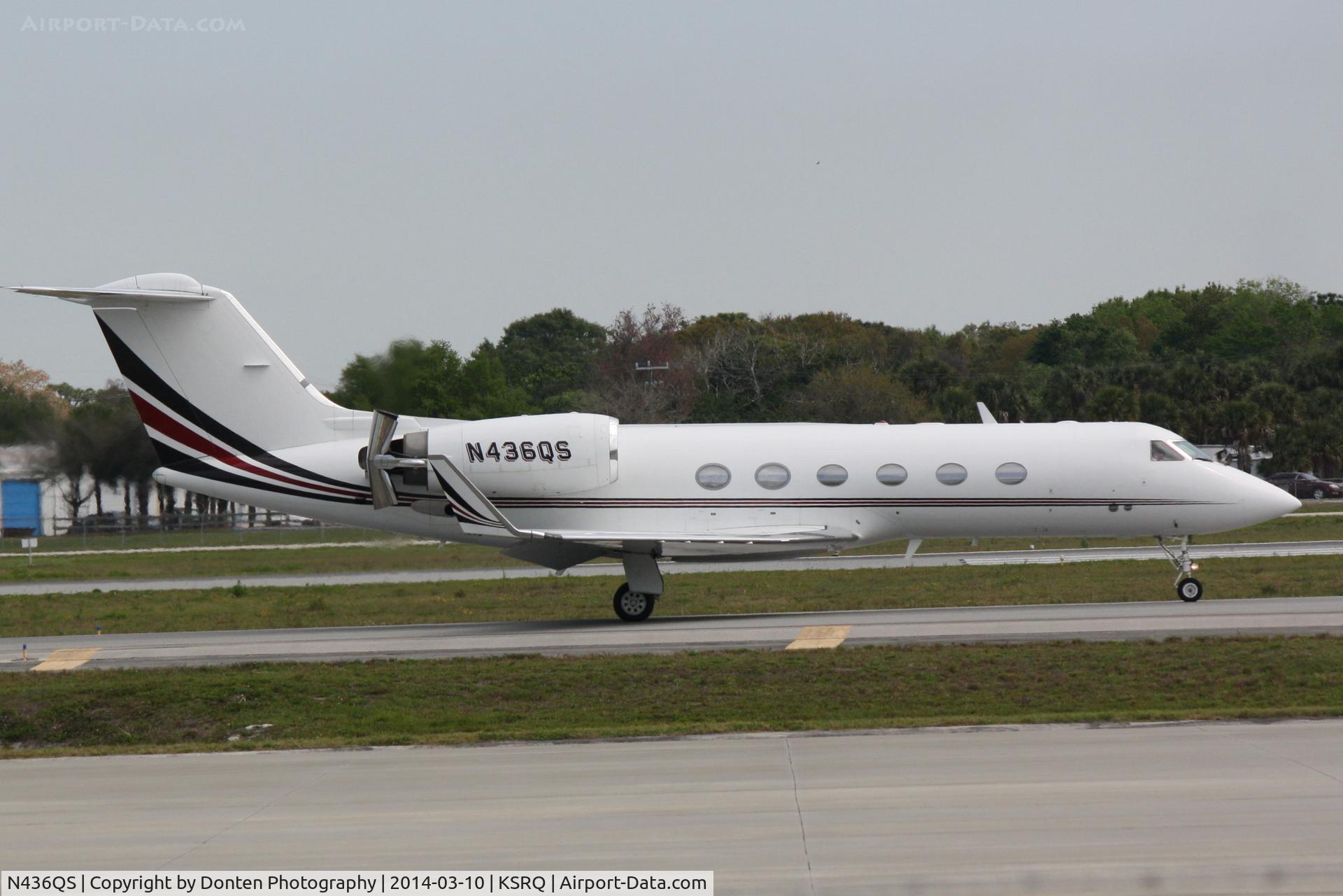 N436QS, 2001 Gulfstream Aerospace G-IV C/N 1436, Gulfstream IV (N436QS) taxis at Sarasota-Bradenton International Airport