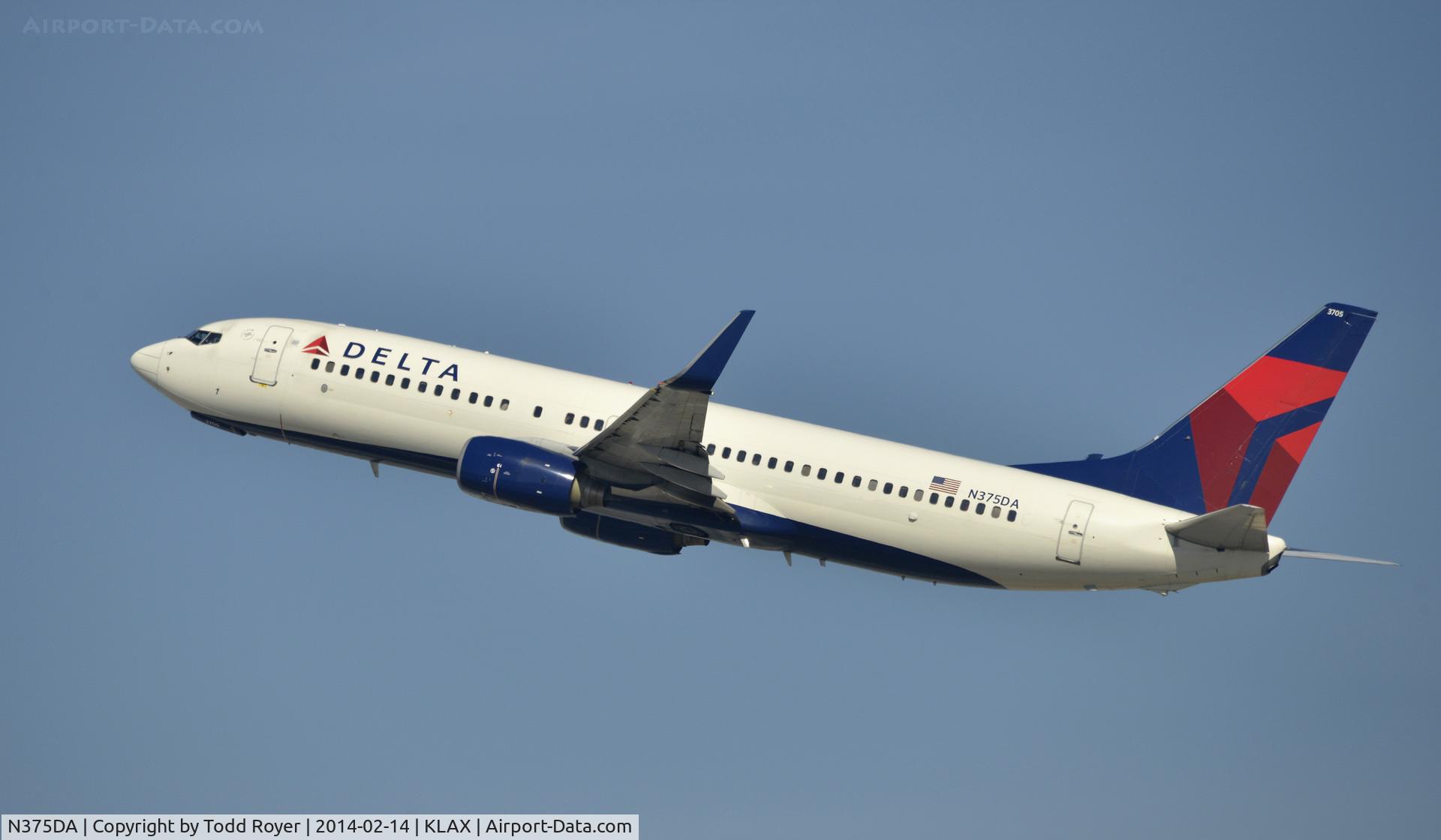 N375DA, 1998 Boeing 737-832 C/N 29623, Departing LAX on 25R