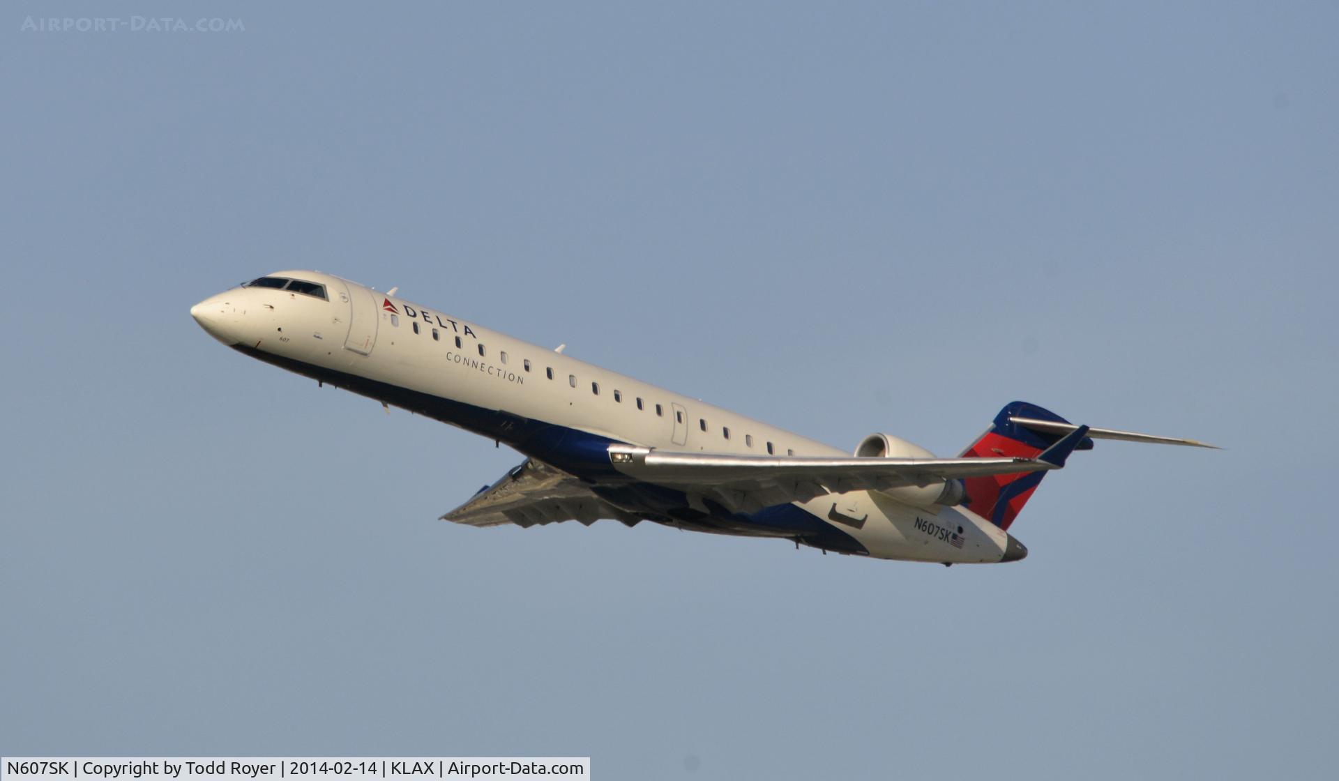 N607SK, 2006 Bombardier CRJ-702 (CL-600-2C10) Regional Jet C/N 10251, Departing LAX on 25R