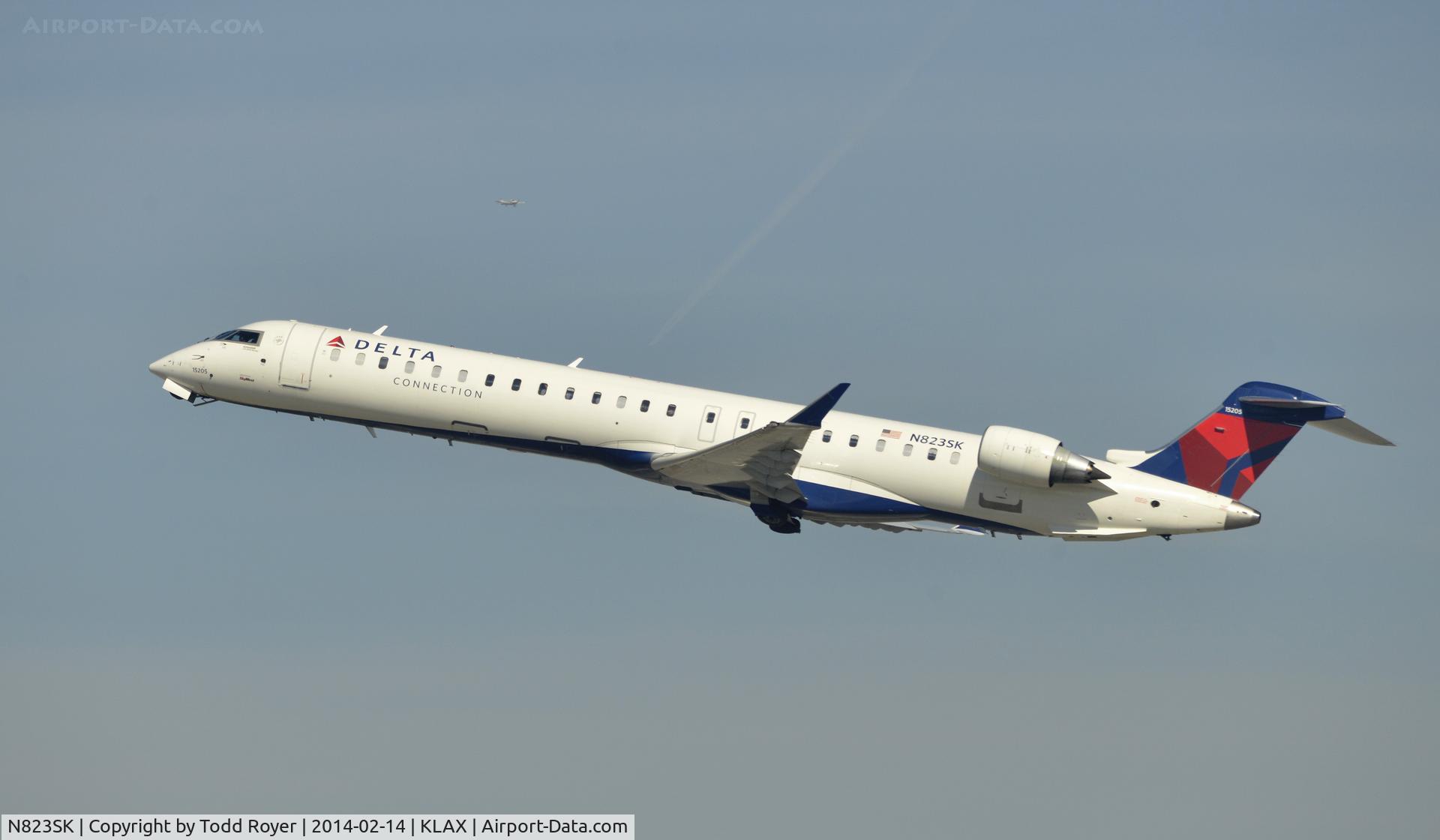 N823SK, 2008 Bombardier CRJ-900ER (CL-600-2D24) C/N 15205, Departing LAX on 25R