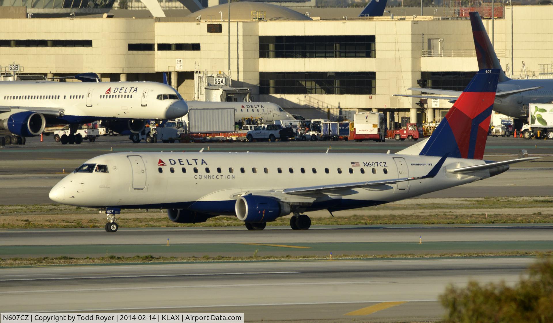 N607CZ, 2007 Embraer 170SU (ERJ-170-100SU) C/N 17000192, Taxiing to gate at LAX