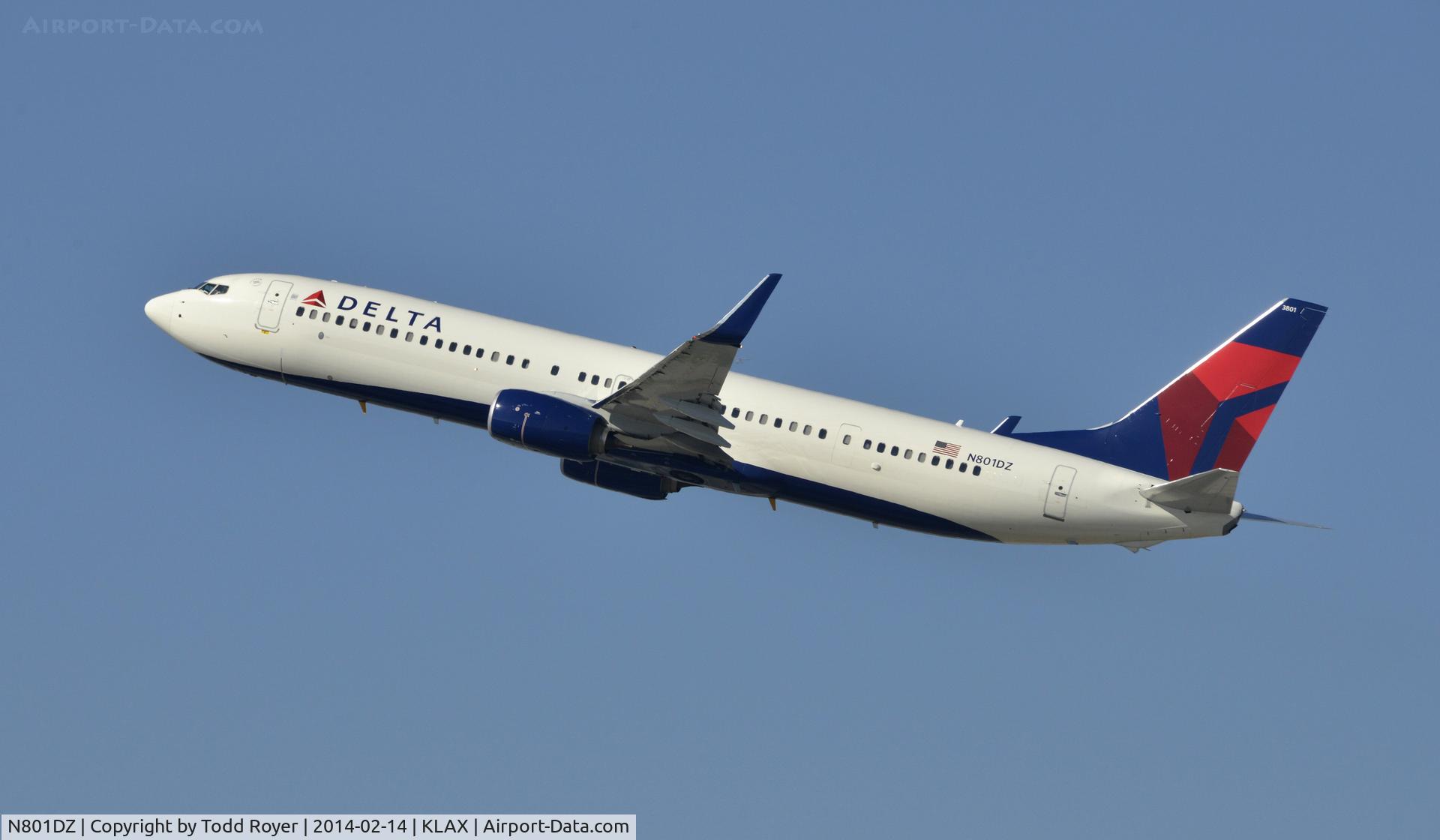 N801DZ, 2013 Boeing 737-932/ER C/N 31912, Departing LAX on 25R