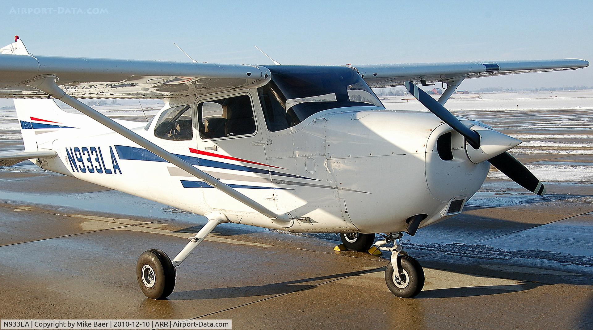 N933LA, 1998 Cessna 172R C/N 17280640, N933LA @ ARR
