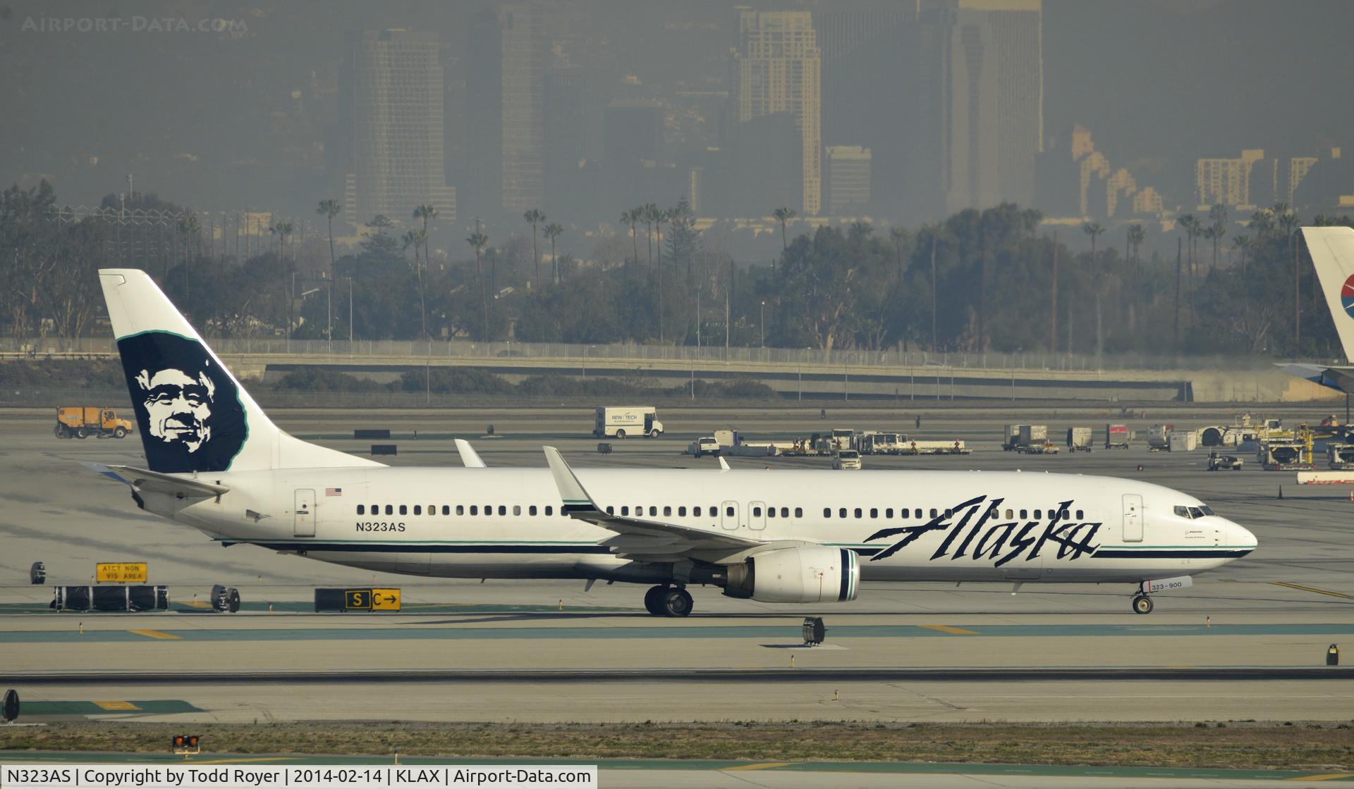 N323AS, 2004 Boeing 737-990 C/N 30021, Taxiing to gate at LAX
