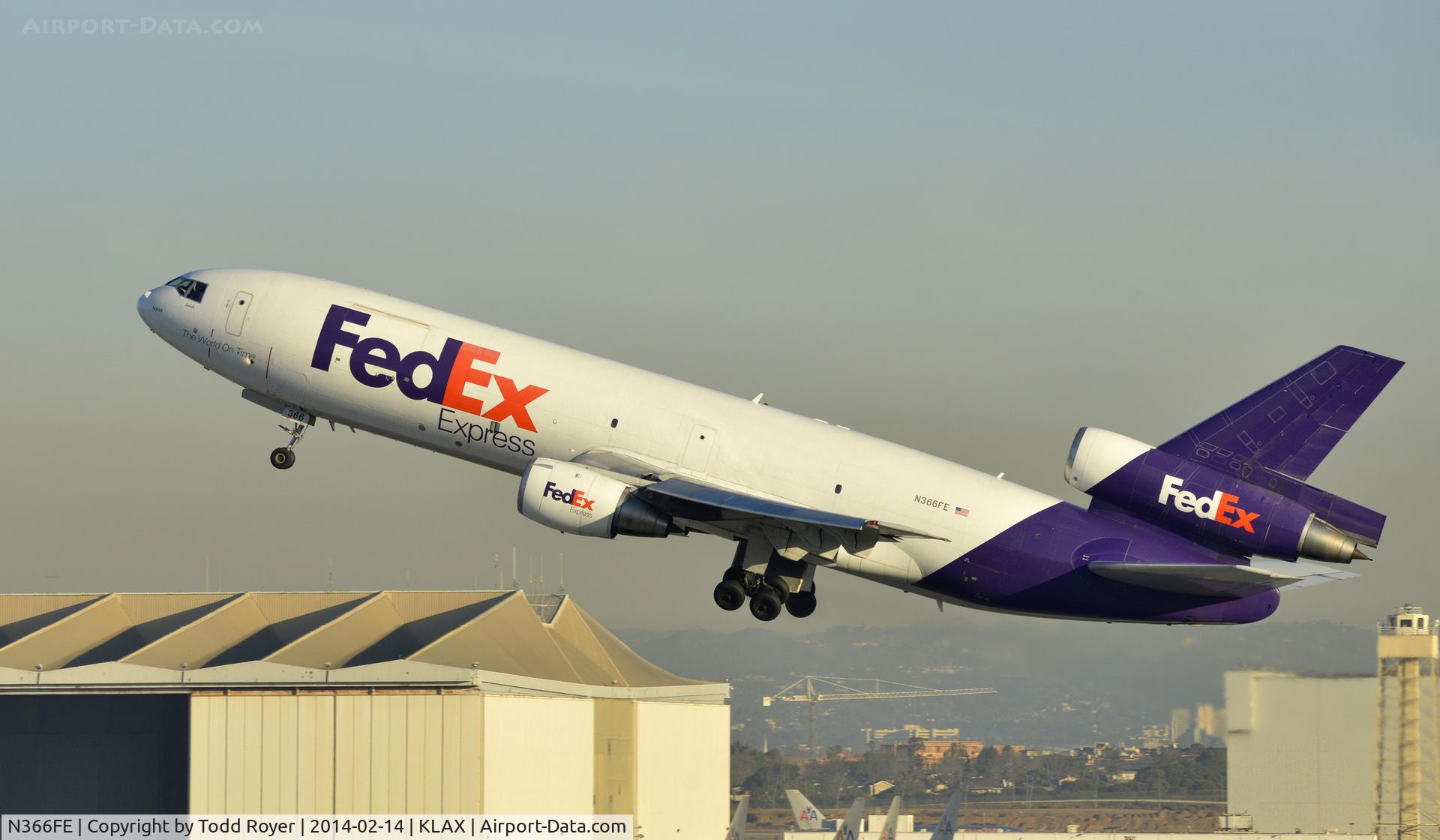 N366FE, 1971 McDonnell Douglas MD-10-10F C/N 46602, Departing LAX on 25R