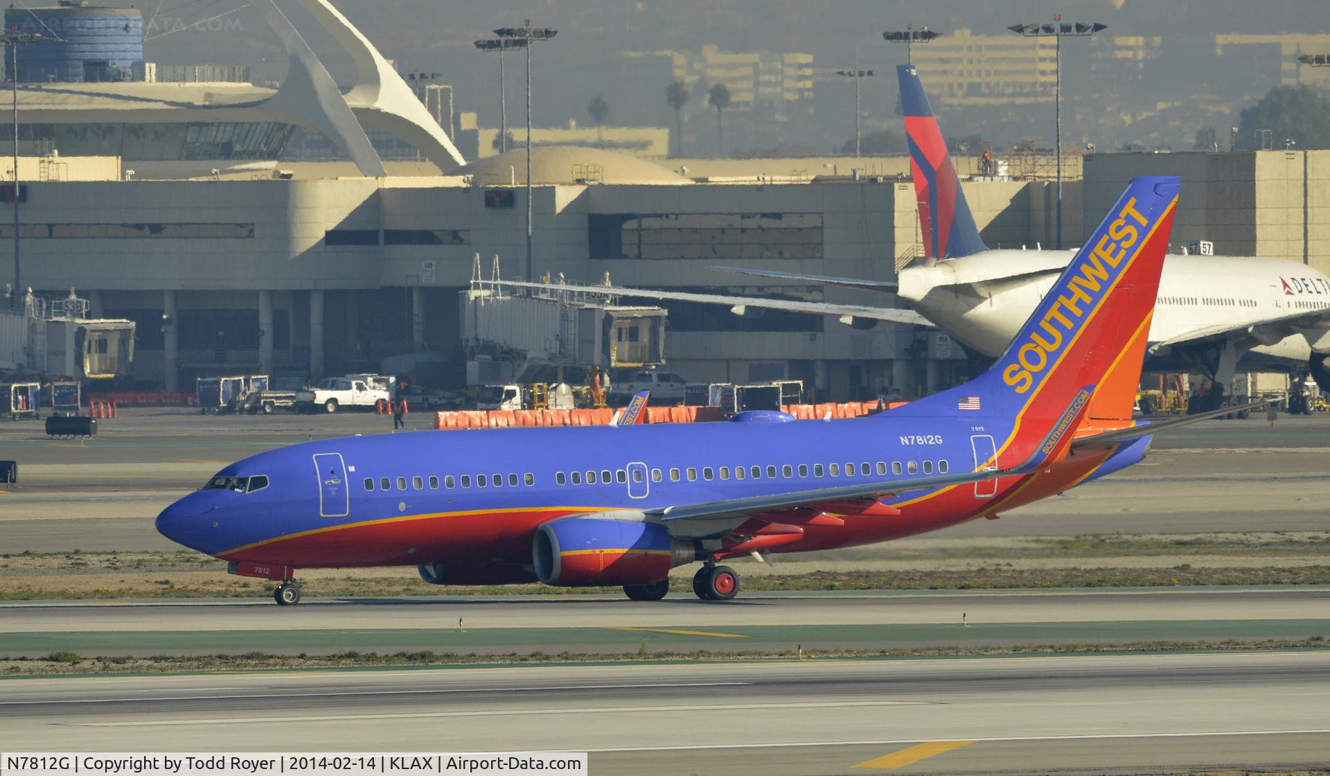 N7812G, 2001 Boeing 737-76N C/N 32582, Taxing to gate at LAX