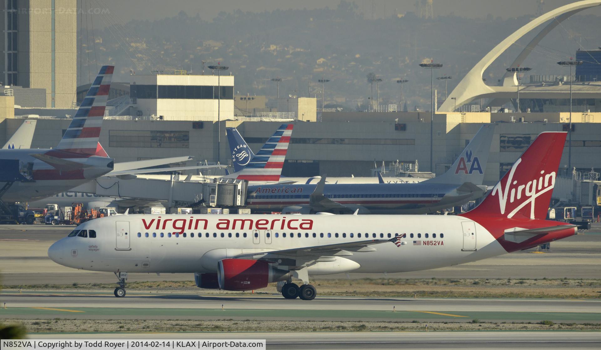 N852VA, 2012 Airbus A320-214 C/N 5004, Taxiing to gate at LAX