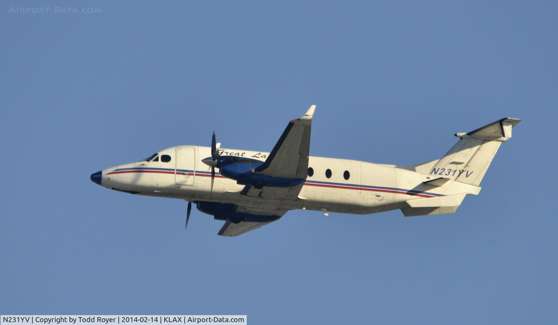 N231YV, 1996 Beech 1900D C/N UE-231, Departing LAX on 25R