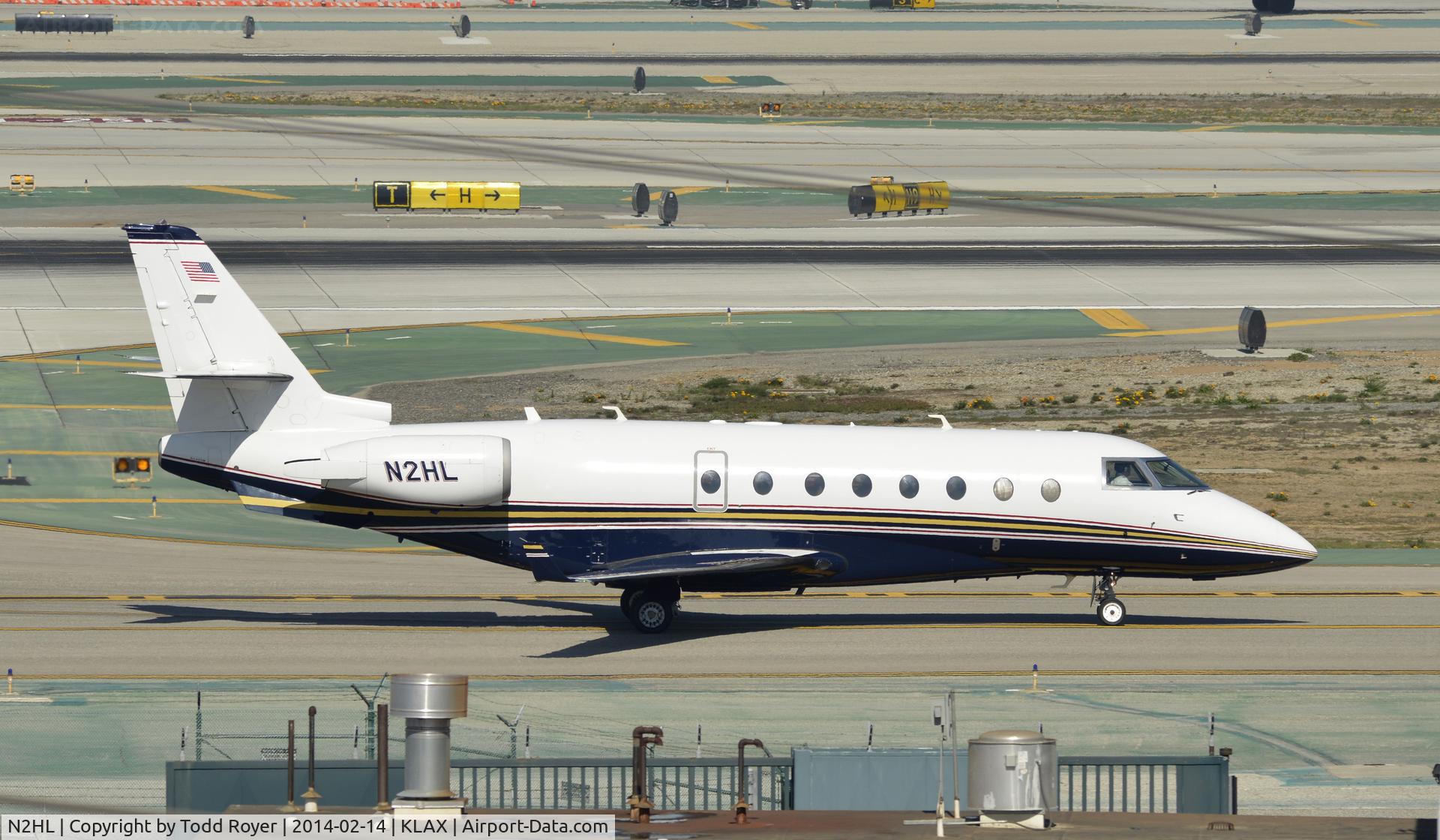 N2HL, 2004 Israel Aircraft Industries Gulfstream 200 C/N 091, Taxiing to parking at LAX