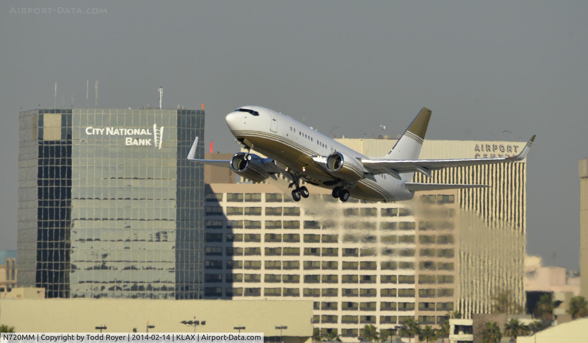 N720MM, 2001 Boeing 737-7ET C/N 33010, Departing LAX