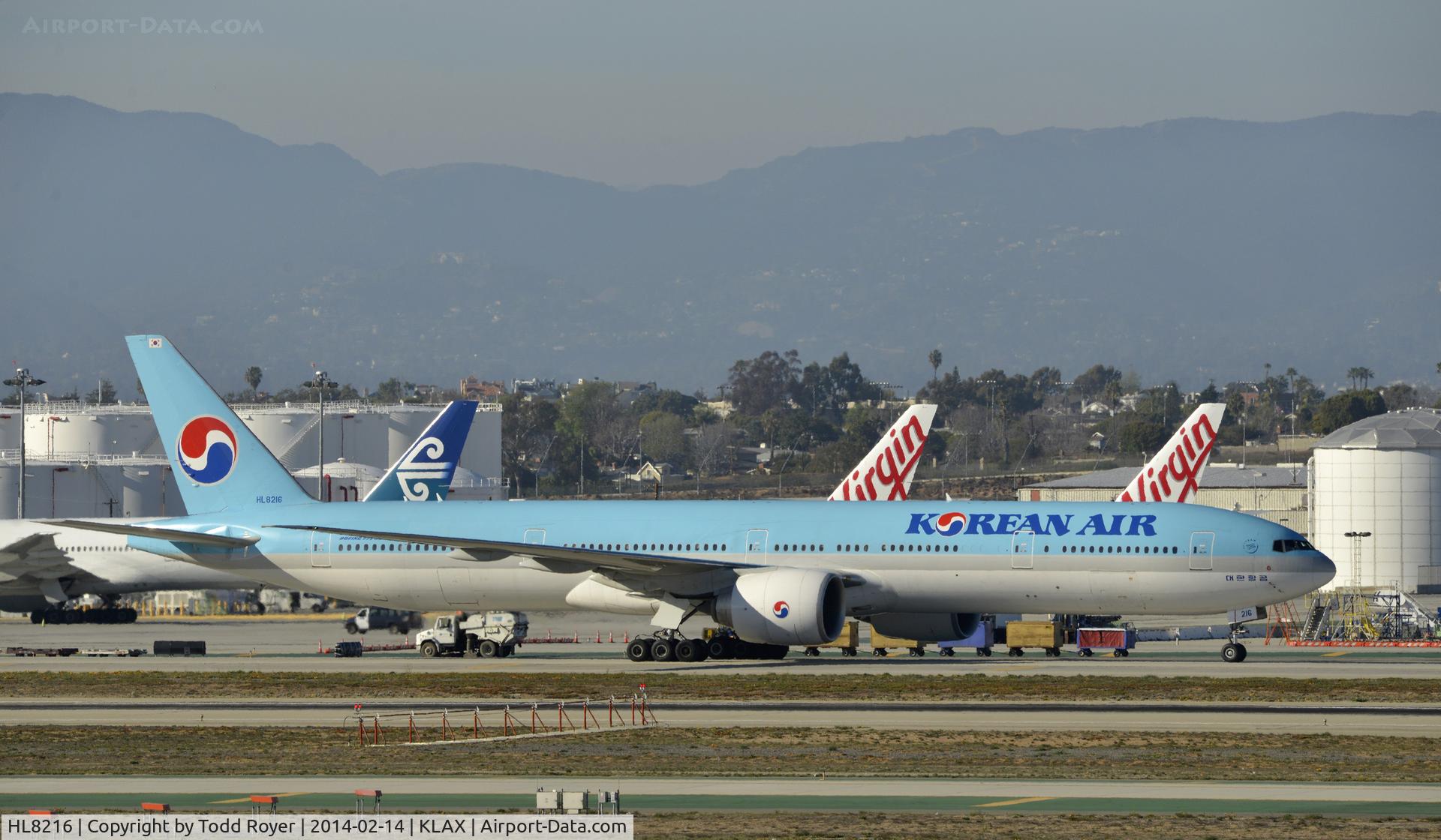 HL8216, 2011 Boeing 777-3B5/ER C/N 37647, Taxiing to parking