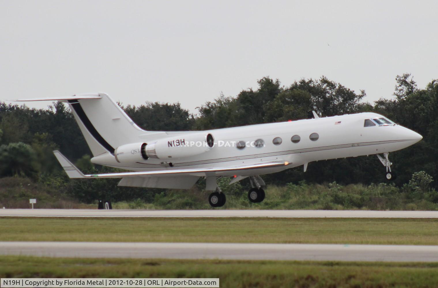 N19H, 1984 Gulfstream Aerospace G-1159A Gulfstream III C/N 416, Gulfstream III landing in strong crosswinds