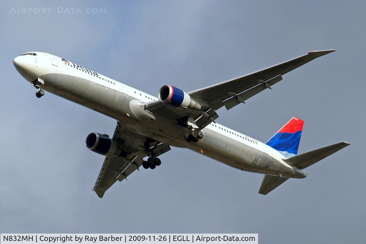 N832MH, 2000 Boeing 767-432/ER C/N 29704, Boeing 767-432ER [29704] (Delta Air Lines) Home~G 26/11/2009. On approach 27R.