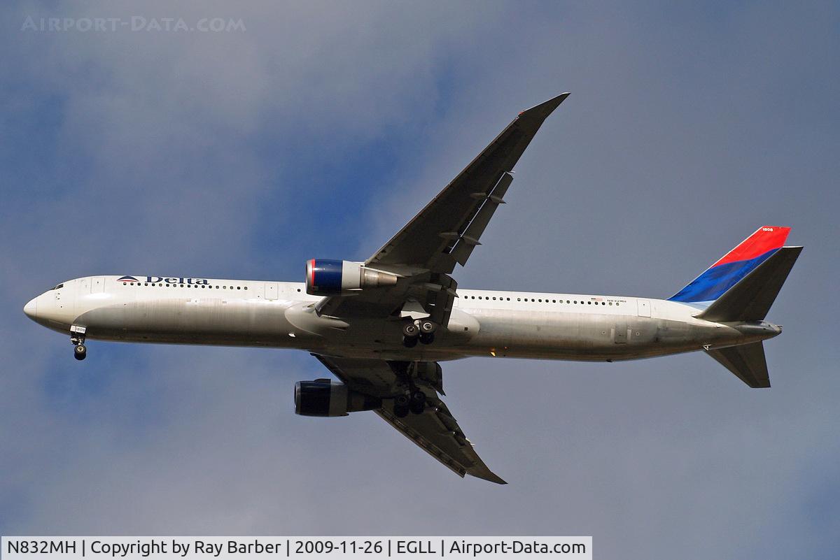 N832MH, 2000 Boeing 767-432/ER C/N 29704, Boeing 767-432ER [29704] (Delta Air Lines) Home~G 26/11/2009. On approach 27R.