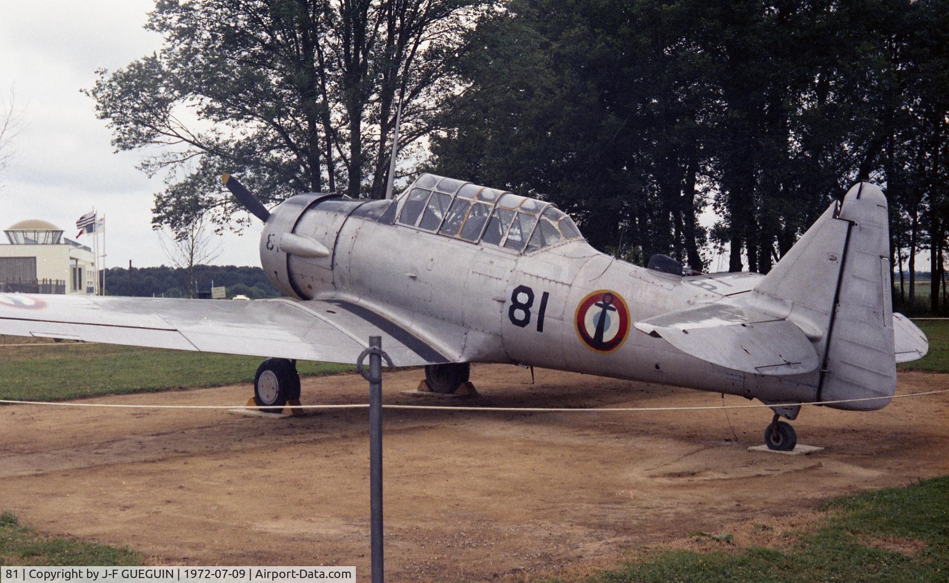 81, North American SNJ-5 Texan Texan C/N 88-16323, Open day at Lann-Bihouée French Navy airbase on 1972-07-09; aircraft preserved as gate-guard.