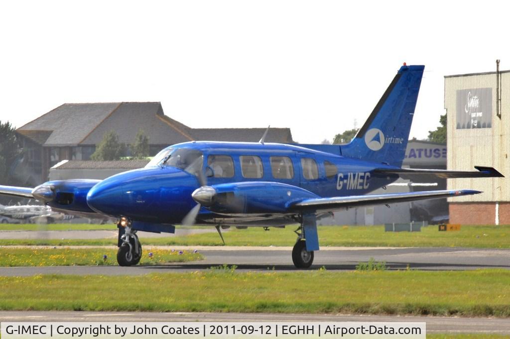 G-IMEC, 1975 Piper PA-31-310 Navajo Navajo C/N 31-7512017, Taxiing