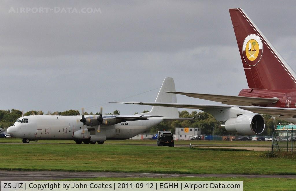 ZS-JIZ, 1976 Lockheed L-100-30 Hercules (L-382G) C/N 382-4695, With VP-BAT 747SP