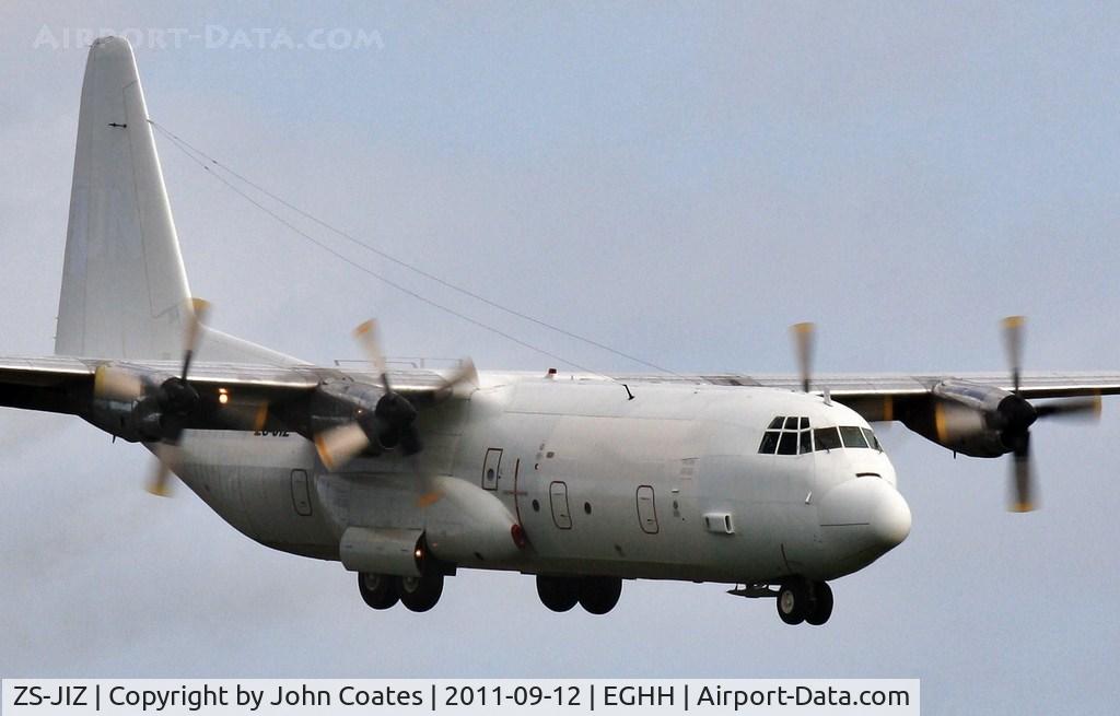 ZS-JIZ, 1976 Lockheed L-100-30 Hercules (L-382G) C/N 382-4695, On approach to 26