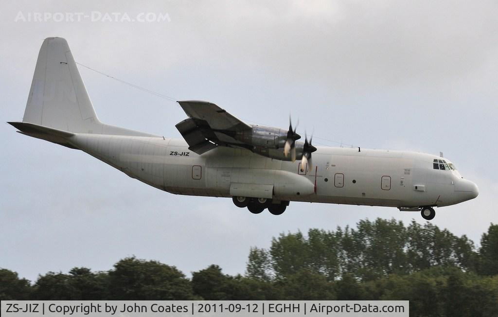 ZS-JIZ, 1976 Lockheed L-100-30 Hercules (L-382G) C/N 382-4695, About to touchdown