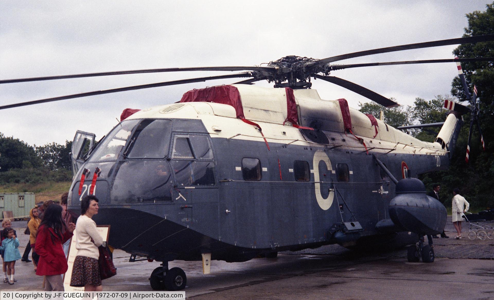 20, Aérospatiale SA-321G Super Frelon C/N 120, Open day at Lann-Bihouée French Navy airbase on 1972-07-09; helico of flottille 32F.
