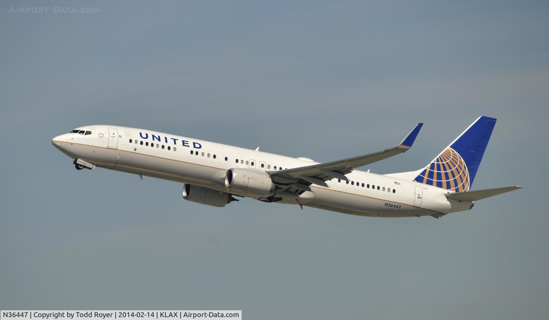 N36447, 2012 Boeing 737-924/ER C/N 31650, Departing LAX on 25R