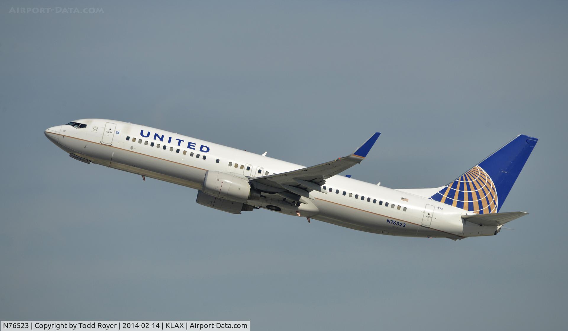 N76523, 2010 Boeing 737-824 C/N 37101, Departing LAX on 25R