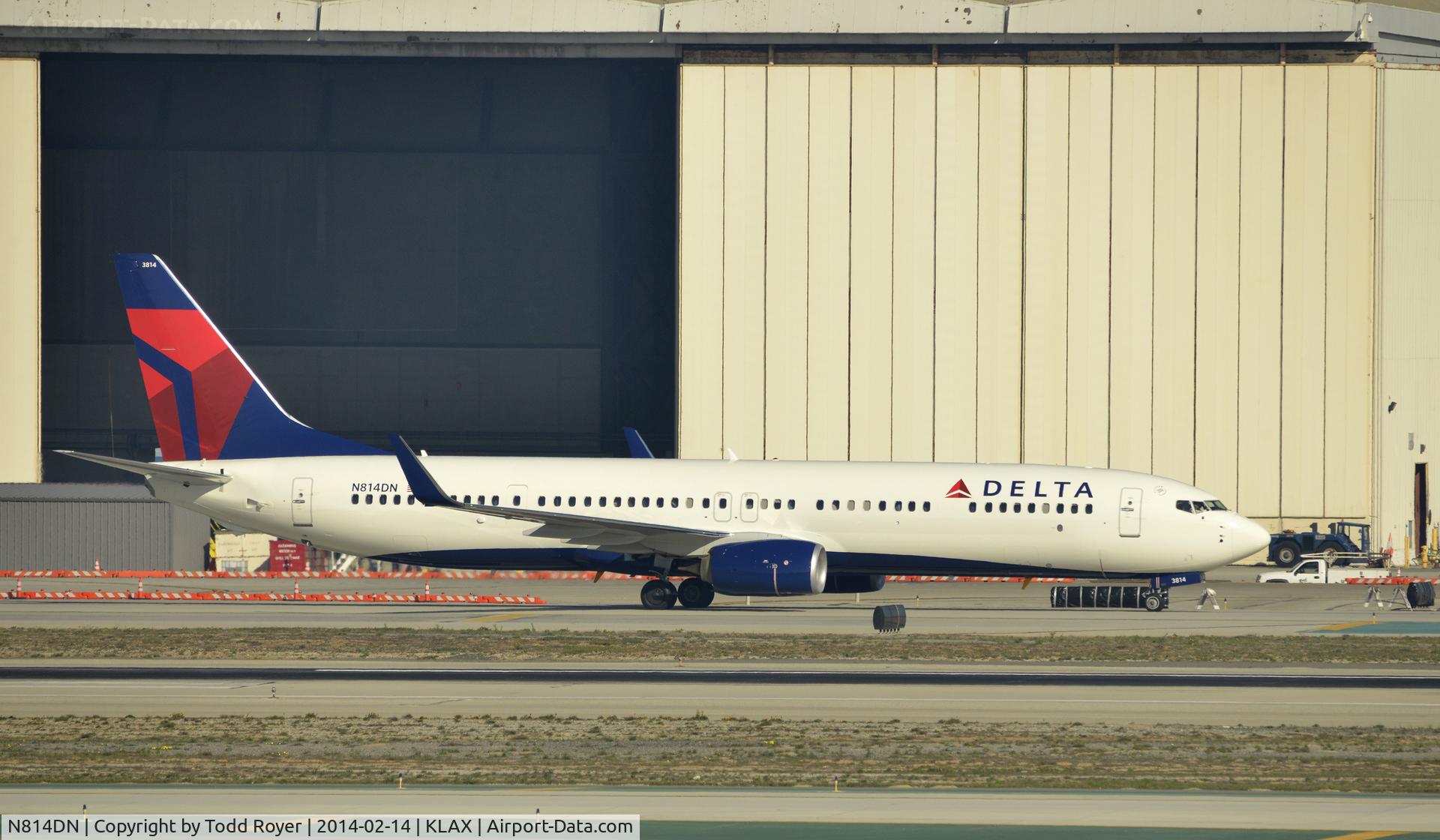 N814DN, 2014 Boeing 737-932/ER C/N 31924, Taxiing to parking at LAX
