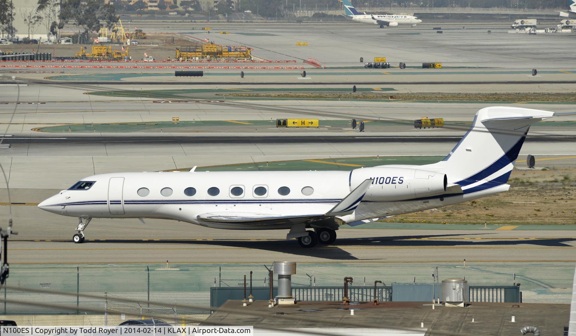 N100ES, 2011 Gulfstream G-VI (G650ER) C/N 6014, Taxiing for departure at LAX