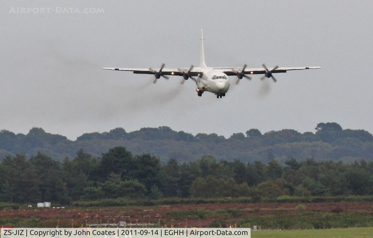 ZS-JIZ, 1976 Lockheed L-100-30 Hercules (L-382G) C/N 382-4695, On smoky approach.