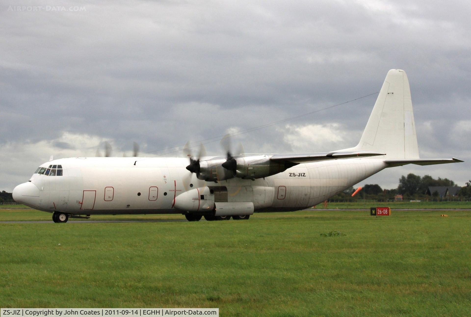 ZS-JIZ, 1976 Lockheed L-100-30 Hercules (L-382G) C/N 382-4695, Taxiing