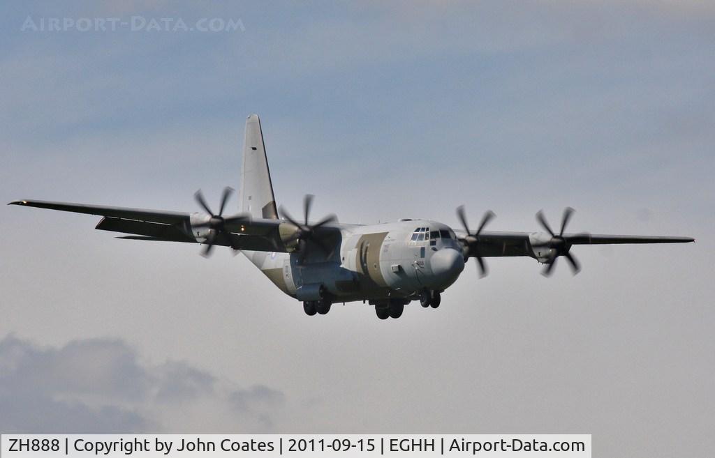 ZH888, 2000 Lockheed Martin C-130J Hercules C.5 C/N 382-5496, On approach to 08