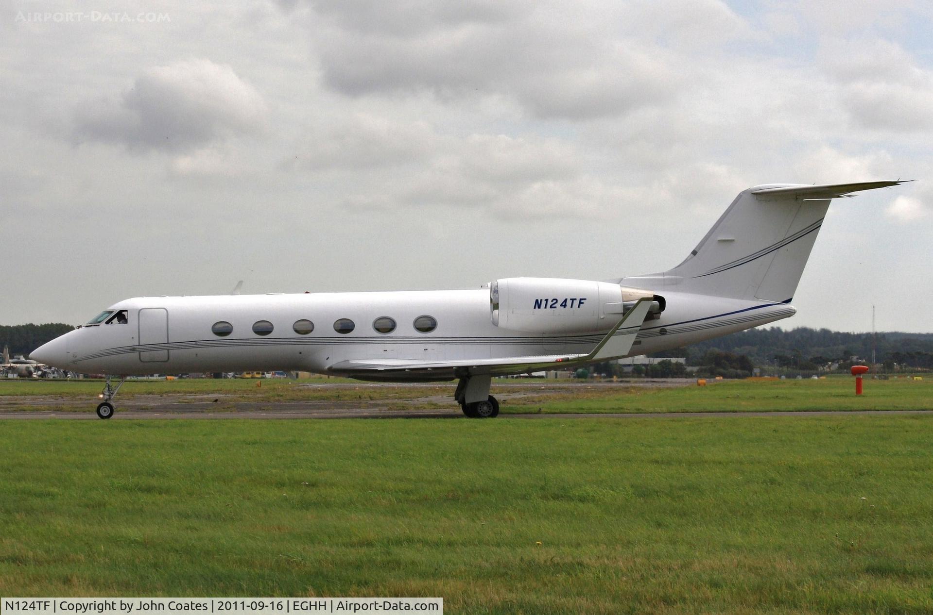 N124TF, Gulfstream Aerospace G-IV C/N 1004, Taxiing