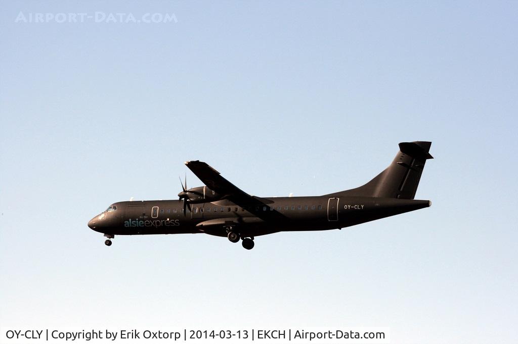 OY-CLY, 2008 ATR 72-212A C/N 799, OY-CLY landing on rw 22L