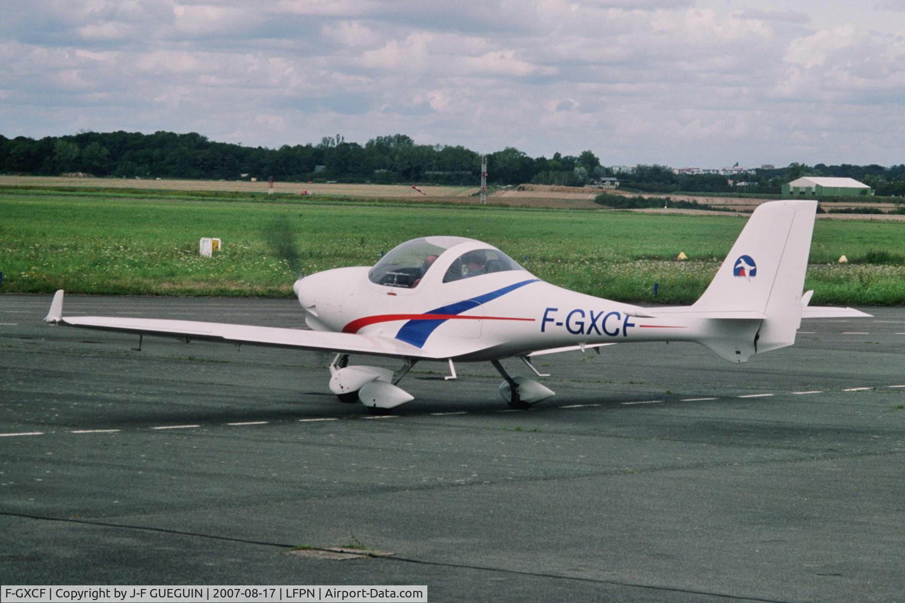 F-GXCF, Aquila A210 (AT01) C/N AT01-127, Ready to taxi at Paris/Toussus-le-Noble airport.