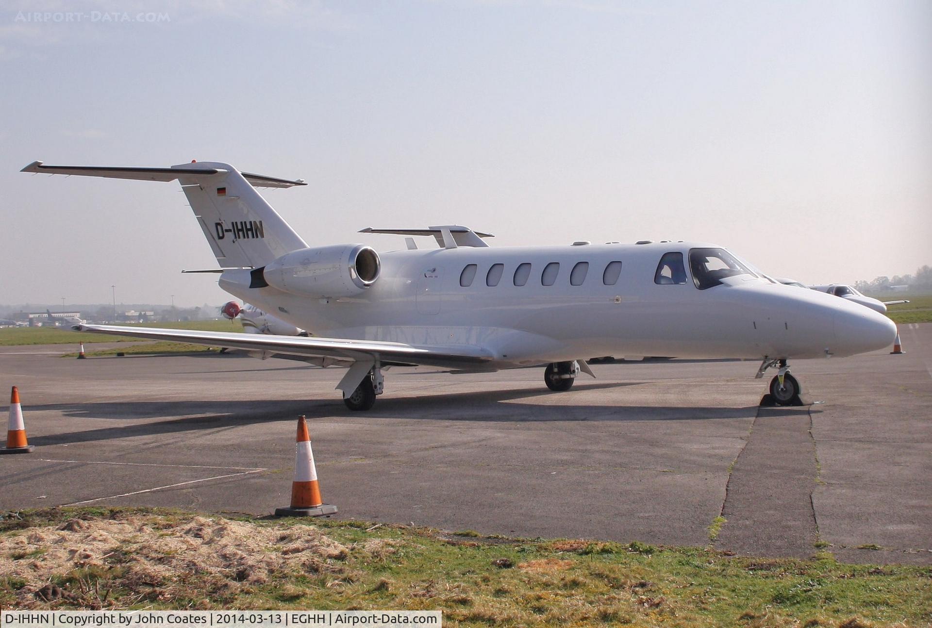 D-IHHN, 2001 Cessna 525A CitationJet CJ2 C/N 525A-0041, At Signatures