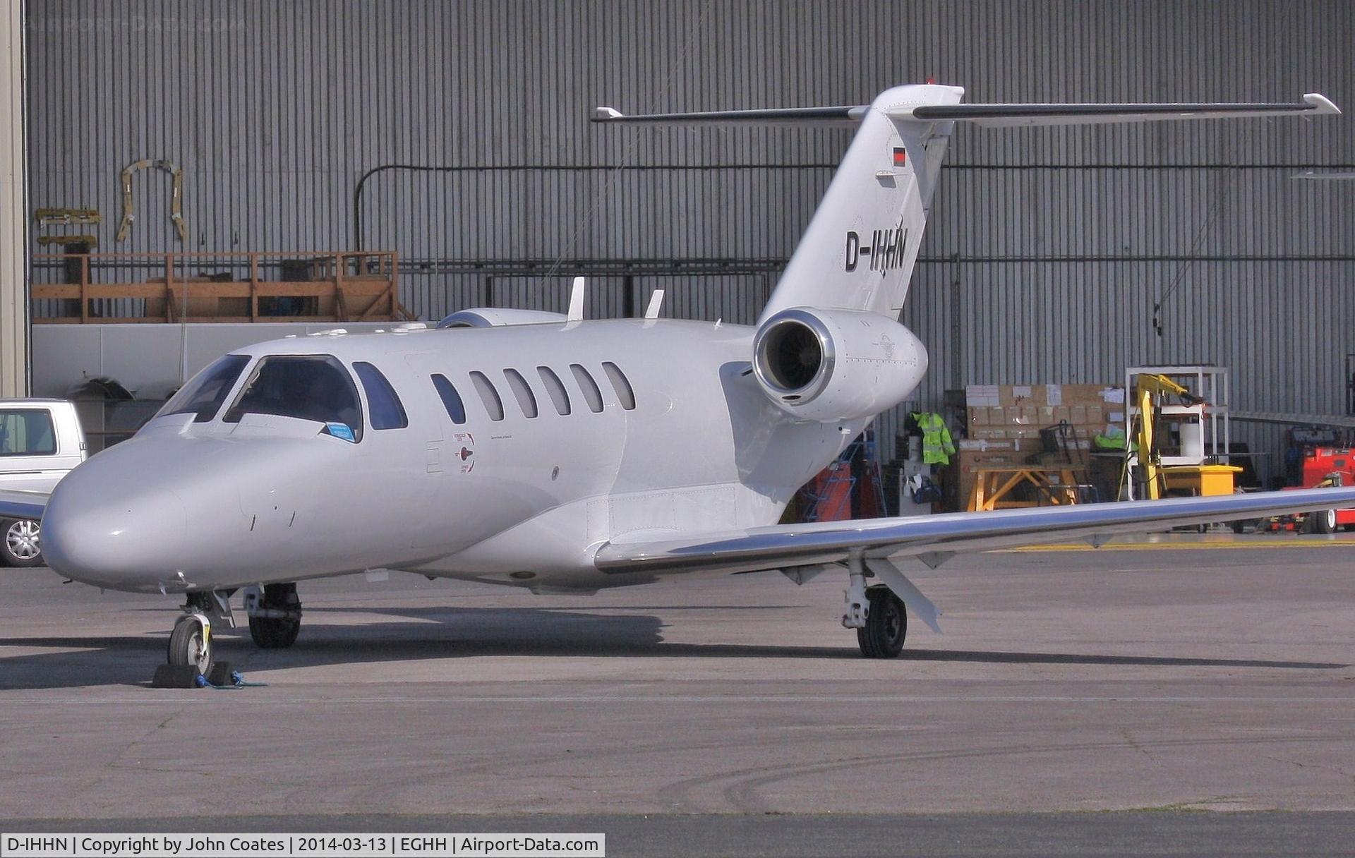 D-IHHN, 2001 Cessna 525A CitationJet CJ2 C/N 525A-0041, At Signatures