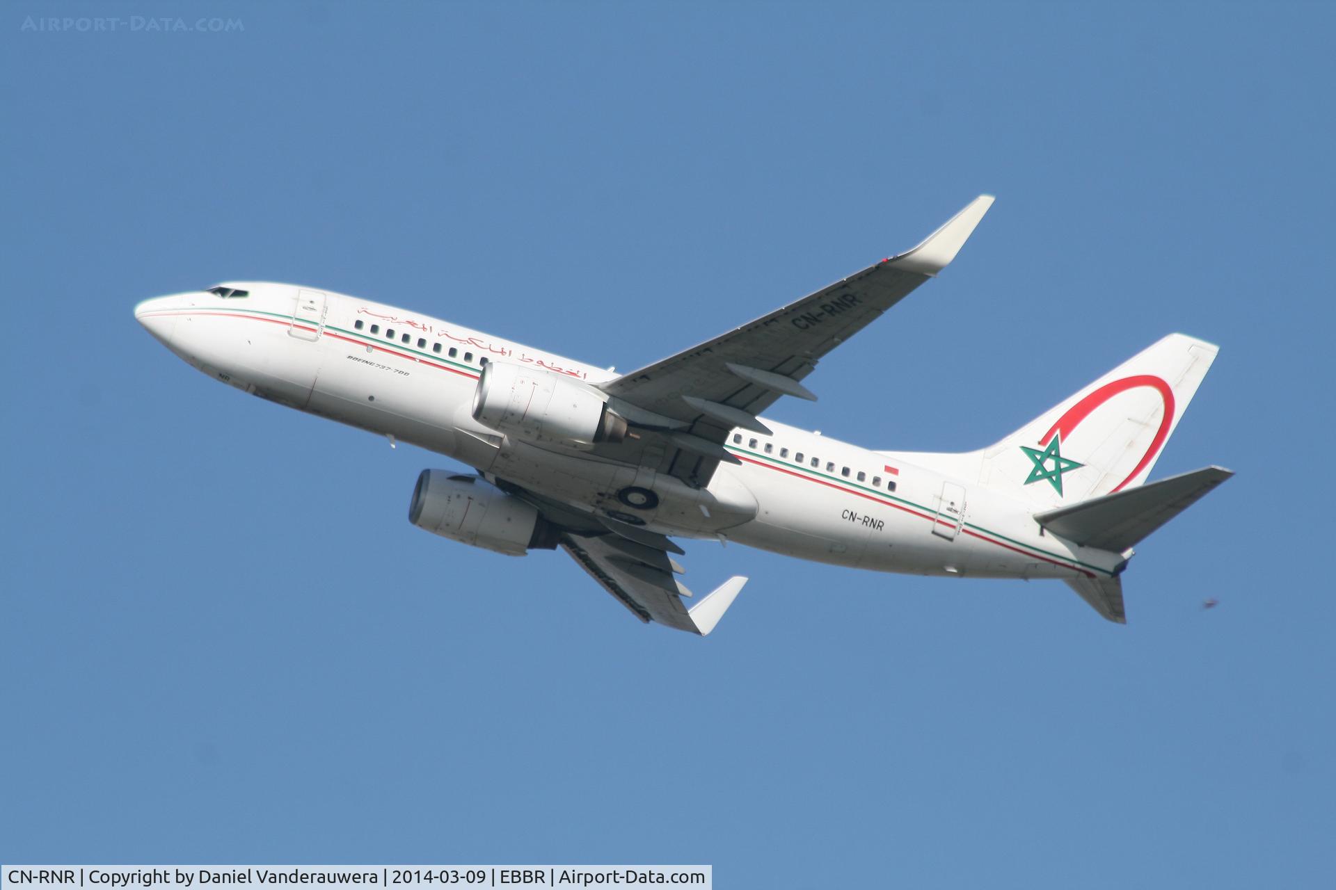 CN-RNR, 2000 Boeing 737-7B6 C/N 28986, Flight AT839 is climbing from RWY 25R