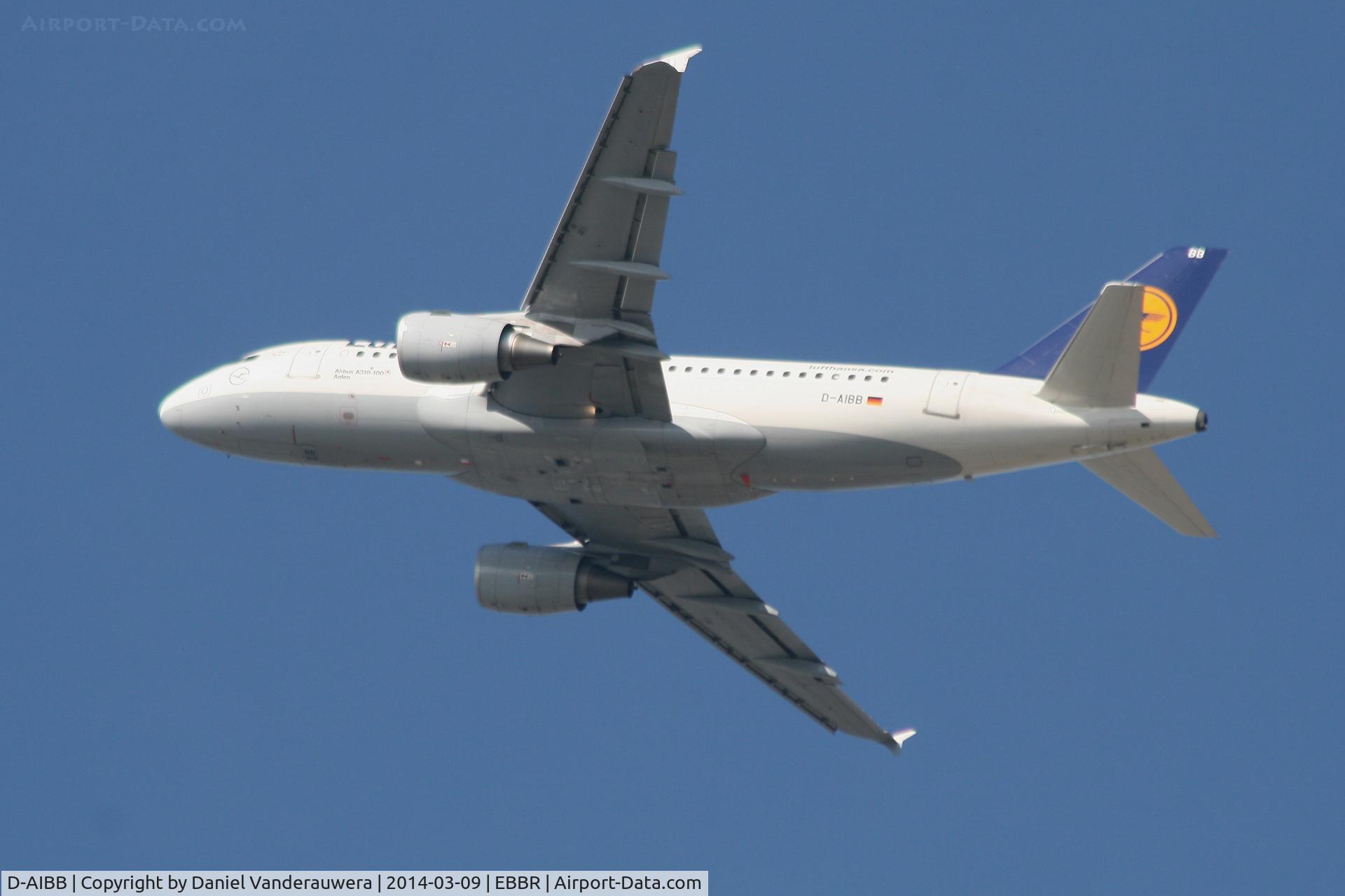 D-AIBB, 2010 Airbus A319-112 C/N 4182, Flight LH2287 is climbing from RWY 25R