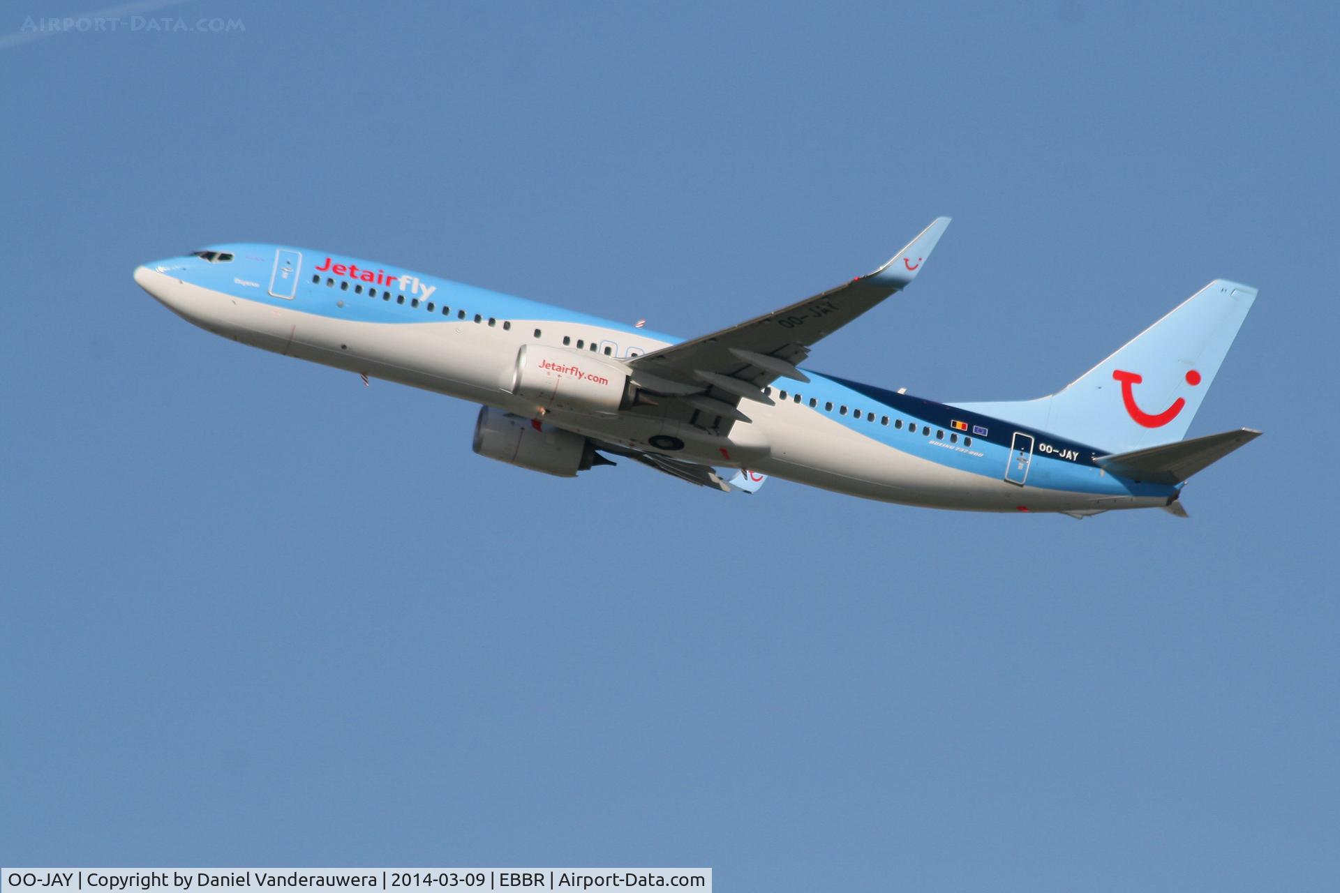 OO-JAY, 2013 Boeing 737-8K5 C/N 40944, Flight JAF7211 is climbing from RWY 25R