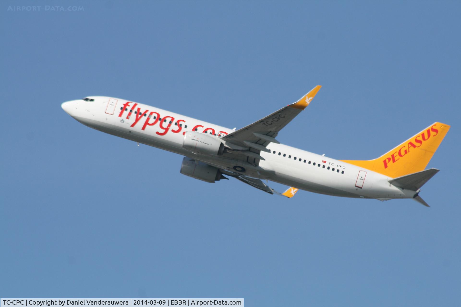 TC-CPC, 2012 Boeing 737-82R C/N 40878, Flight PC802 is climbing from RWY 25R