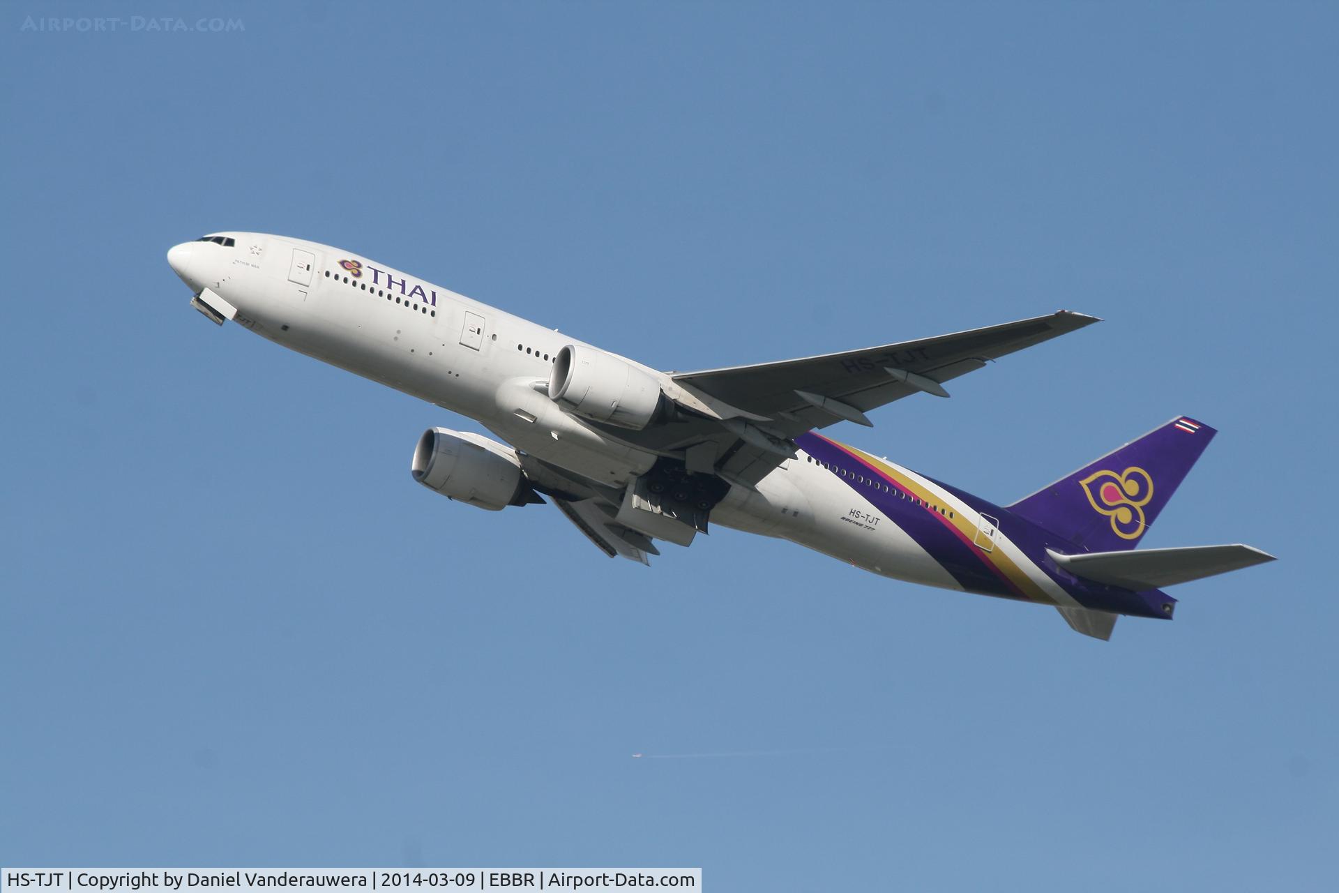 HS-TJT, 2006 Boeing 777-2D7/ER C/N 34588, Flight TG935 (Pathum Wan) is climbing from RWY 25R