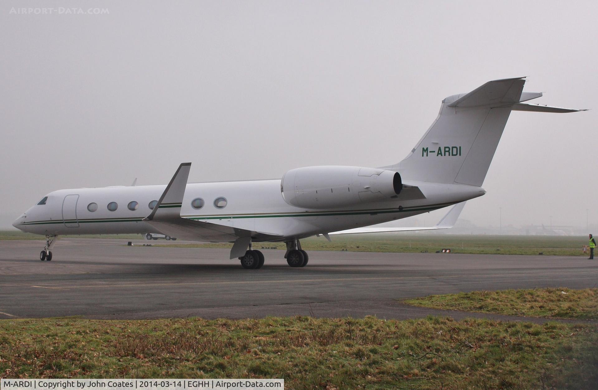 M-ARDI, 2006 Gulfstream Aerospace GV-SP (G550) C/N 5153, Arriving at Signatures