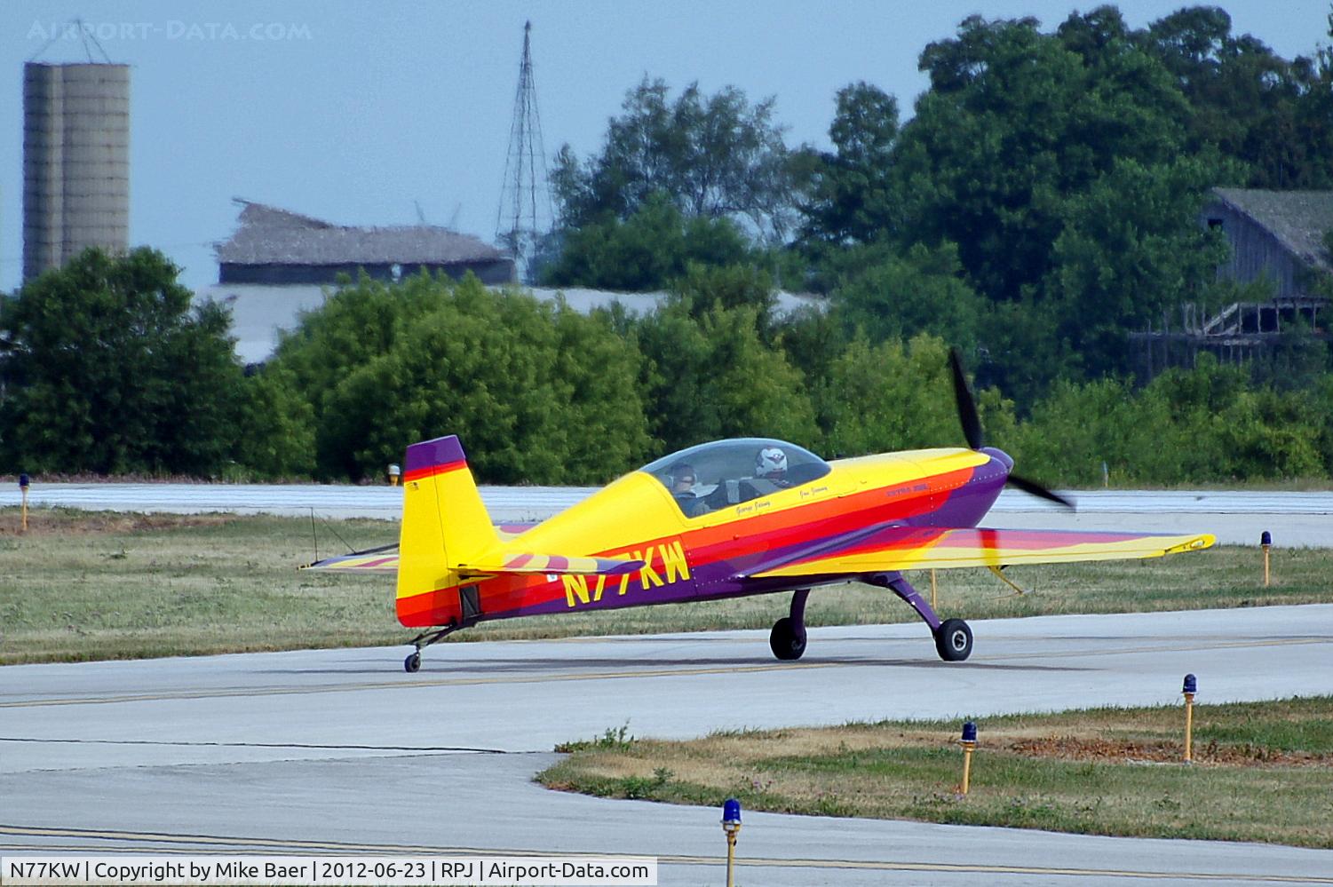 N77KW, 1997 Extra EA-300/L C/N 053, N77KW @ RPJ