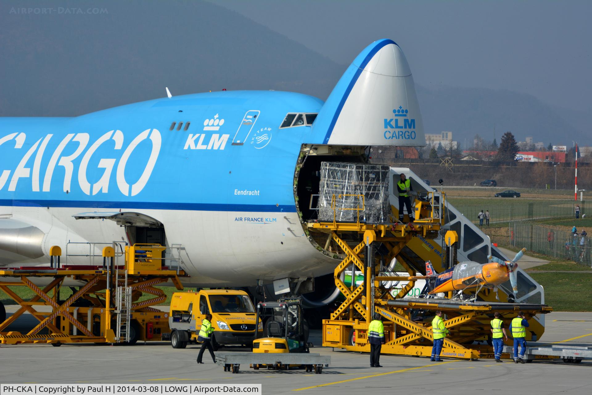 PH-CKA, 2003 Boeing 747-406F/ER/SCD C/N 33694, KLM Cargo, operated by EtihadCargo, unloading RB AirRace planes