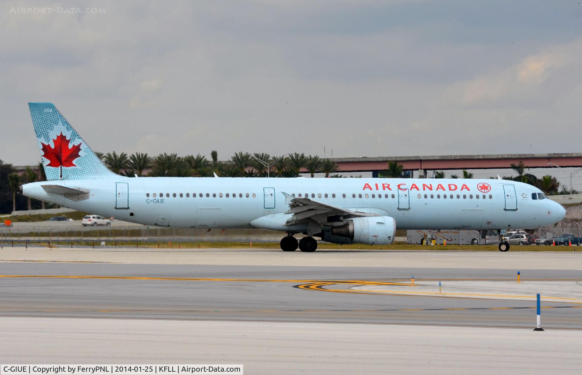 C-GIUE, 2001 Airbus A321-211 C/N 1632, Air Canada A321 Lining-up