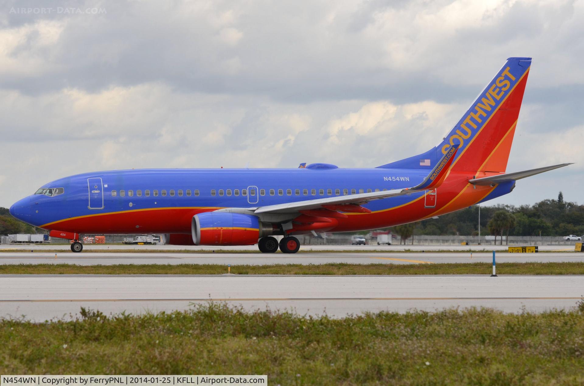 N454WN, 2004 Boeing 737-7H4 C/N 29851, Southwest B737