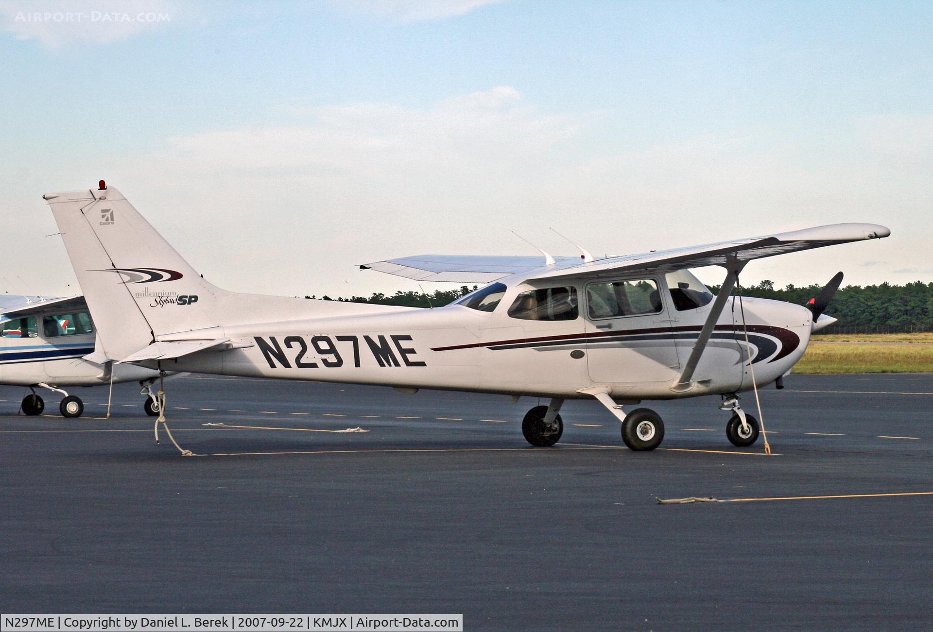 N297ME, 2000 Cessna 172S C/N 172S8556, This nice Skyhawk SP was spotted at Ocean County Airport, Toms River (KMJX).