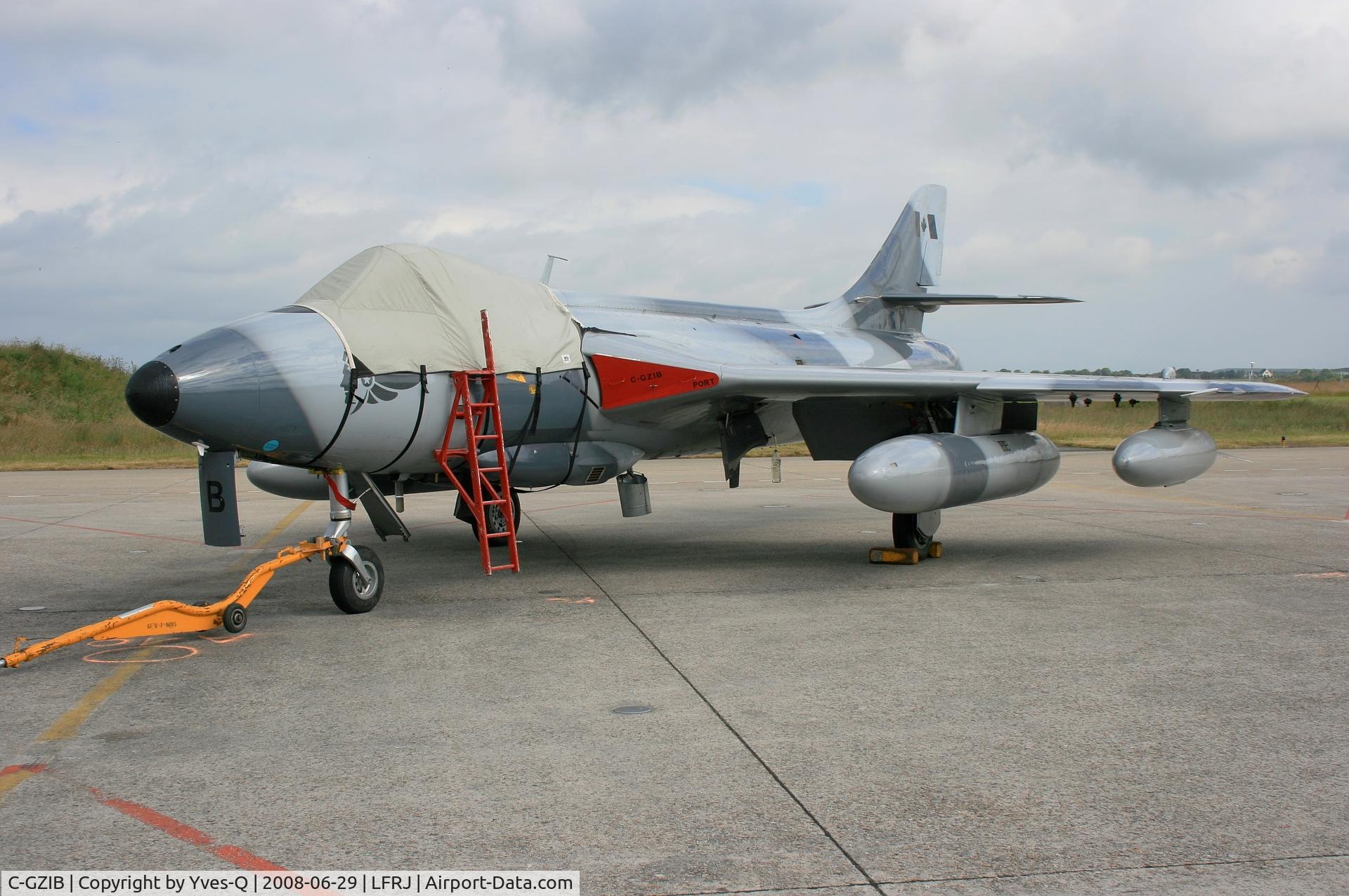 C-GZIB, 1958 Hawker Hunter F.58A C/N 41H-697464, Hawker Hunter F.58A, Apache Aviation, Landivisiau Naval Air Base (LFRJ) Open day Tiger Meet 2008